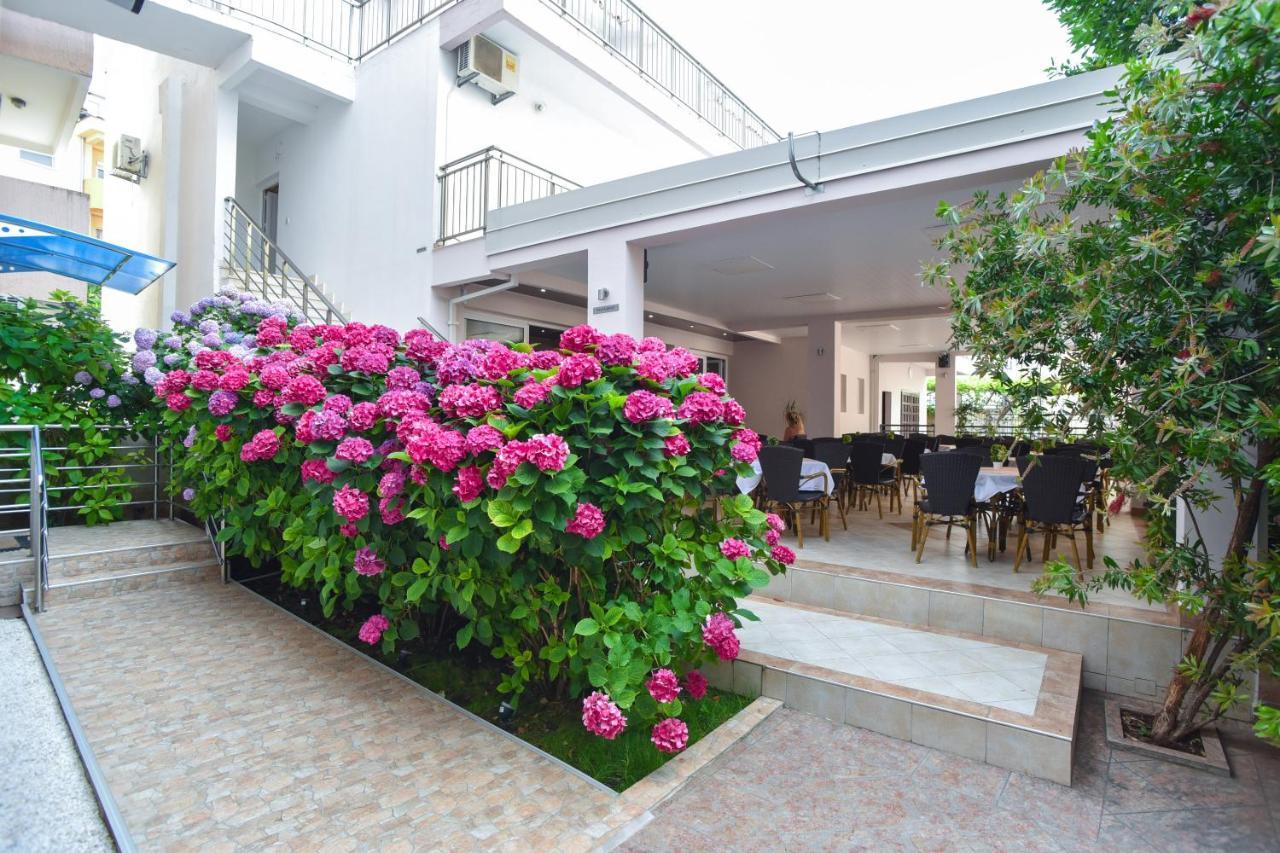 Hotel Suzana Budva Eksteriør billede